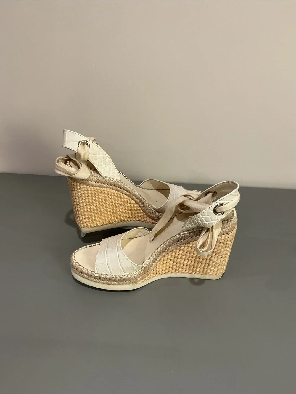 Vince Camuto Bendsen Cream Croc-Embossed Ankle-Tie Wedge sandals, size 9.5